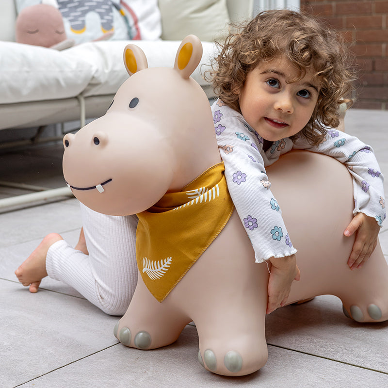 Kindsgut hopping animal, hippo