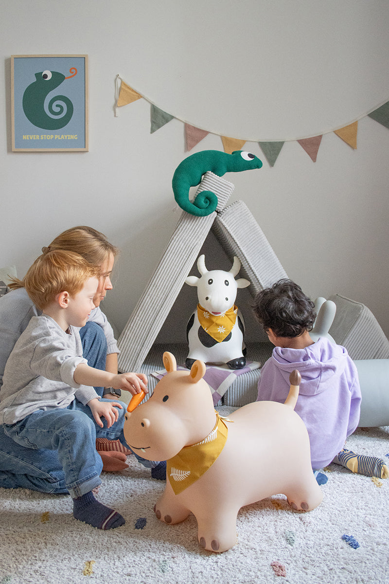 Kindsgut hopping animal, hippo